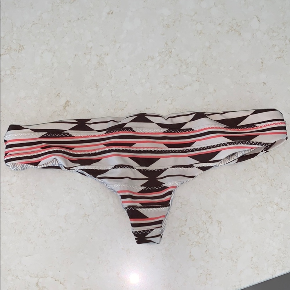 Acacia Bottoms